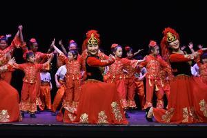 chinese dancers